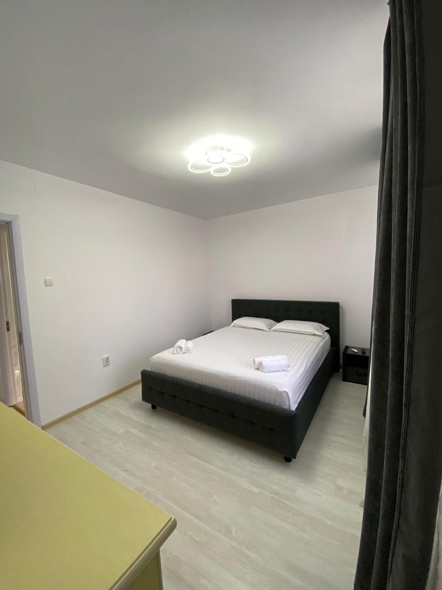 Sorinaapartament Targu Neamt Exterior foto